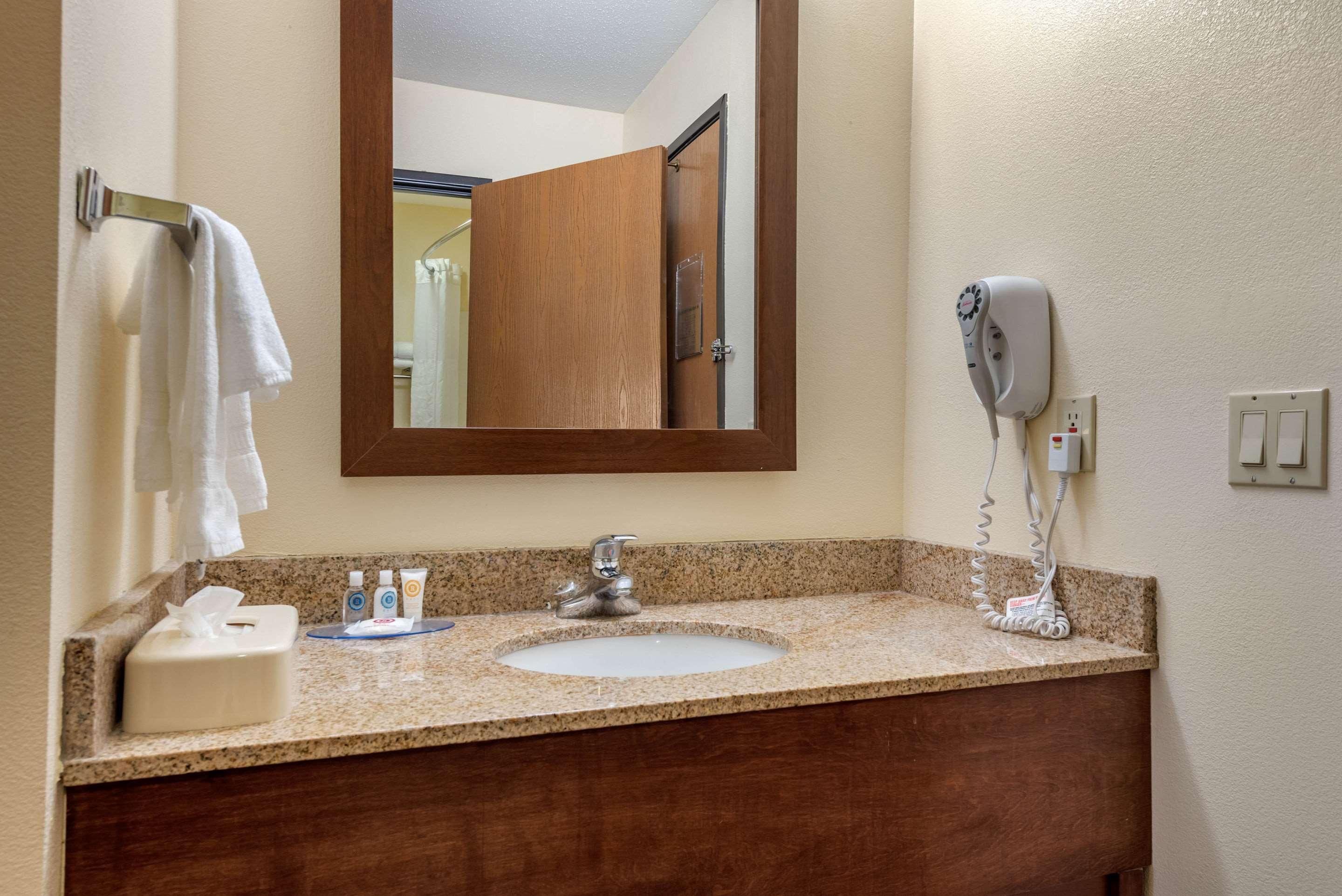 Comfort Inn Warren I-69 Екстер'єр фото