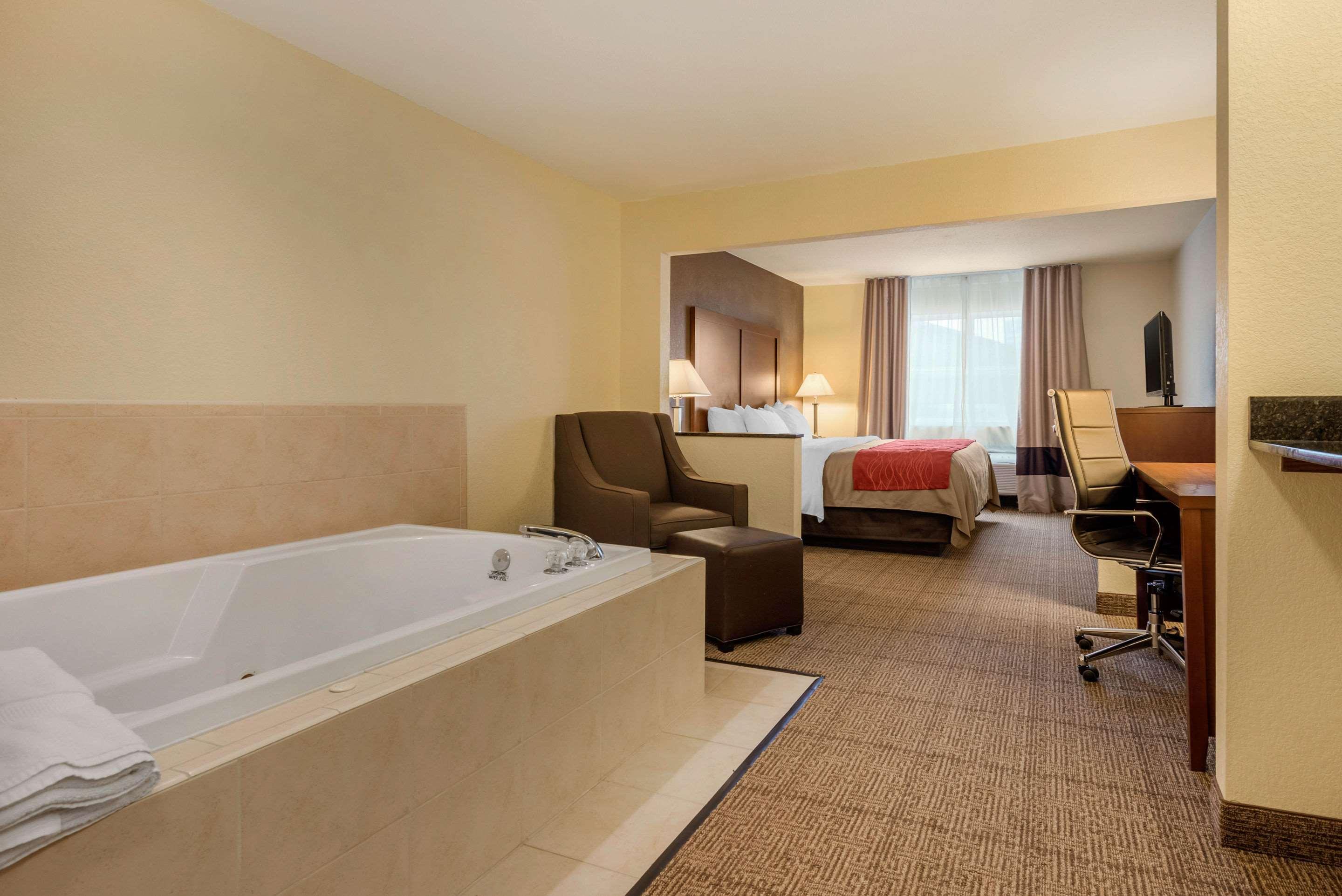 Comfort Inn Warren I-69 Екстер'єр фото
